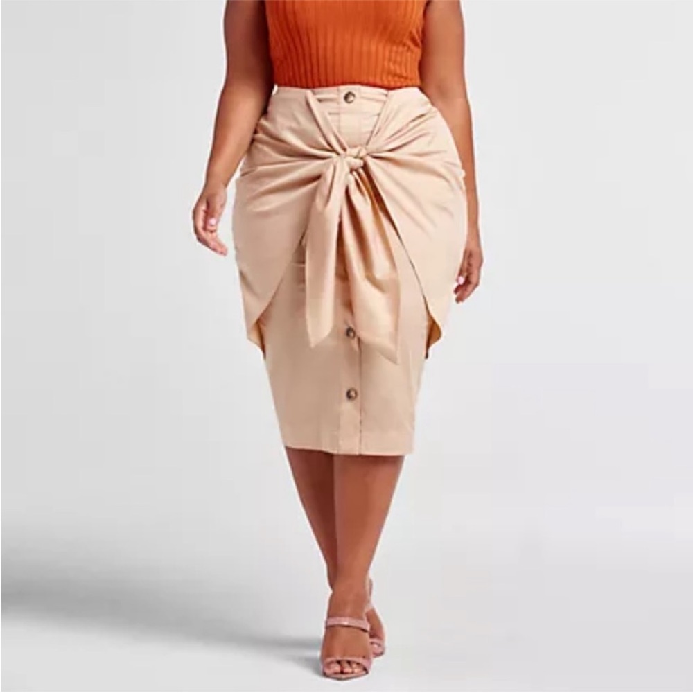 Front Tie Skirt. Needs to be ironed or steamed